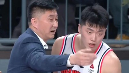 广东男篮兵败，锋线大将被批不配合同，萨林杰引众怒徐杰状态堪忧